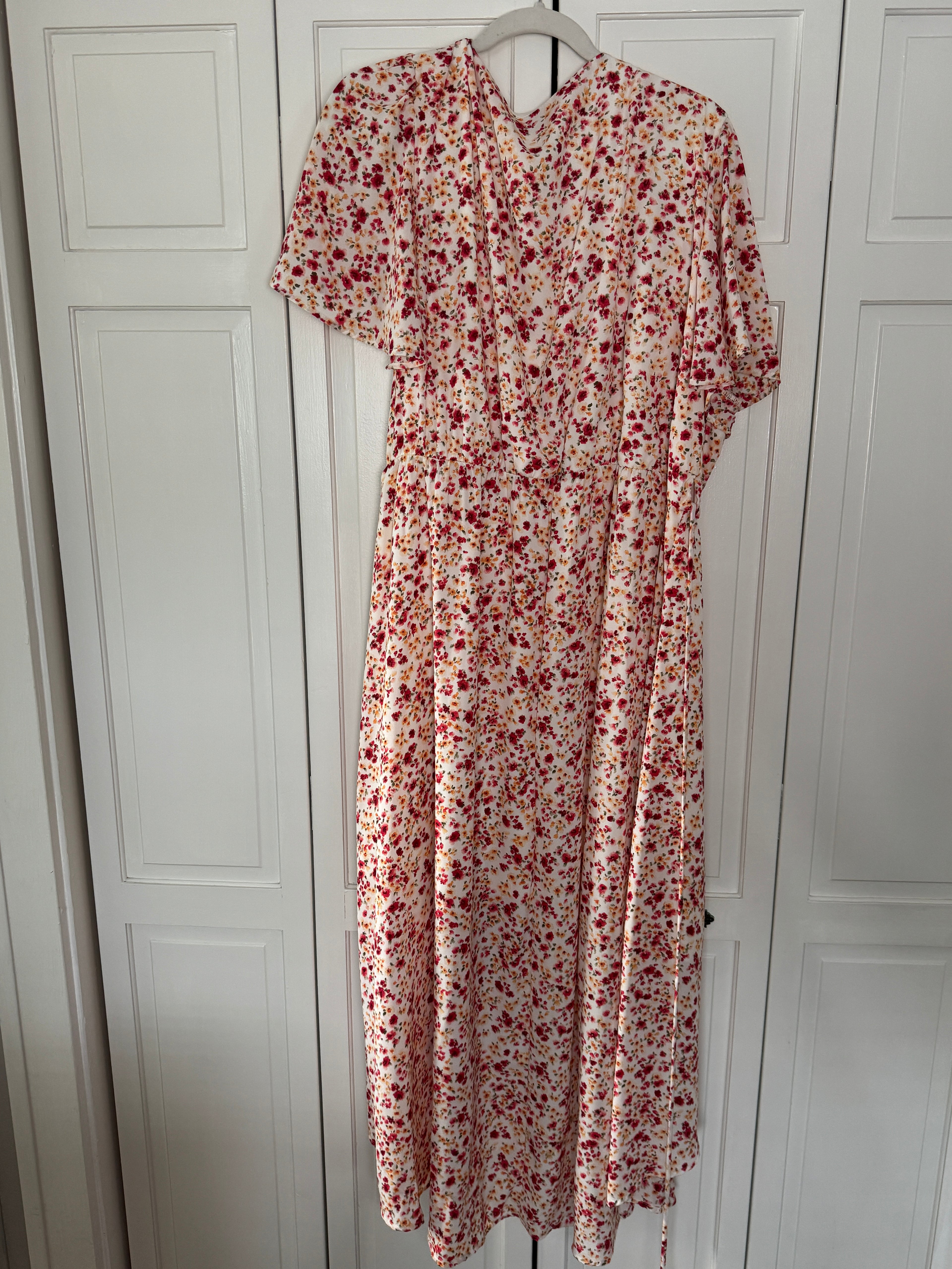 Arula wrap floral dress never worn size C (22-24)