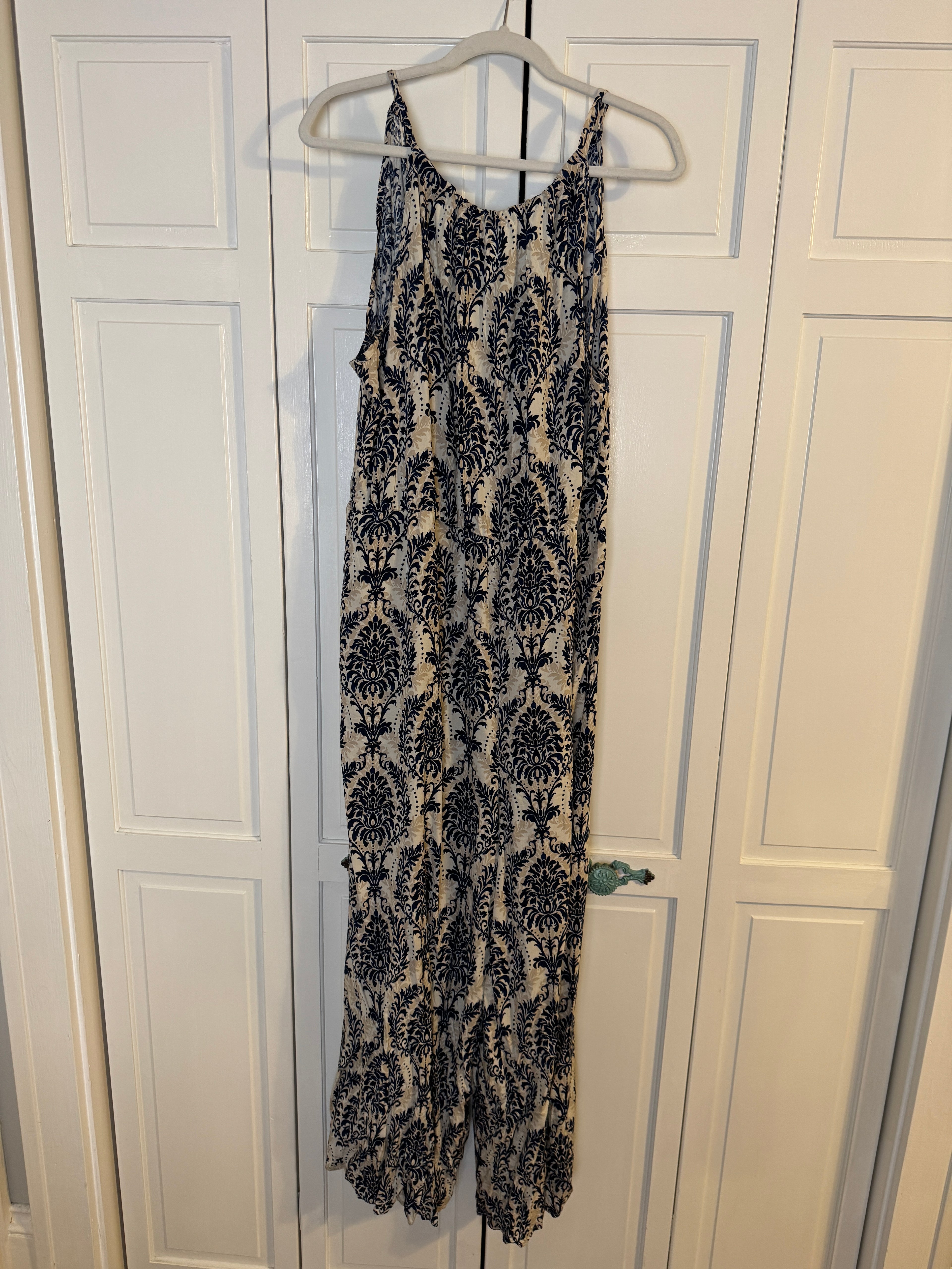 Blue and white romper from Bloomchic never worn size 18-20